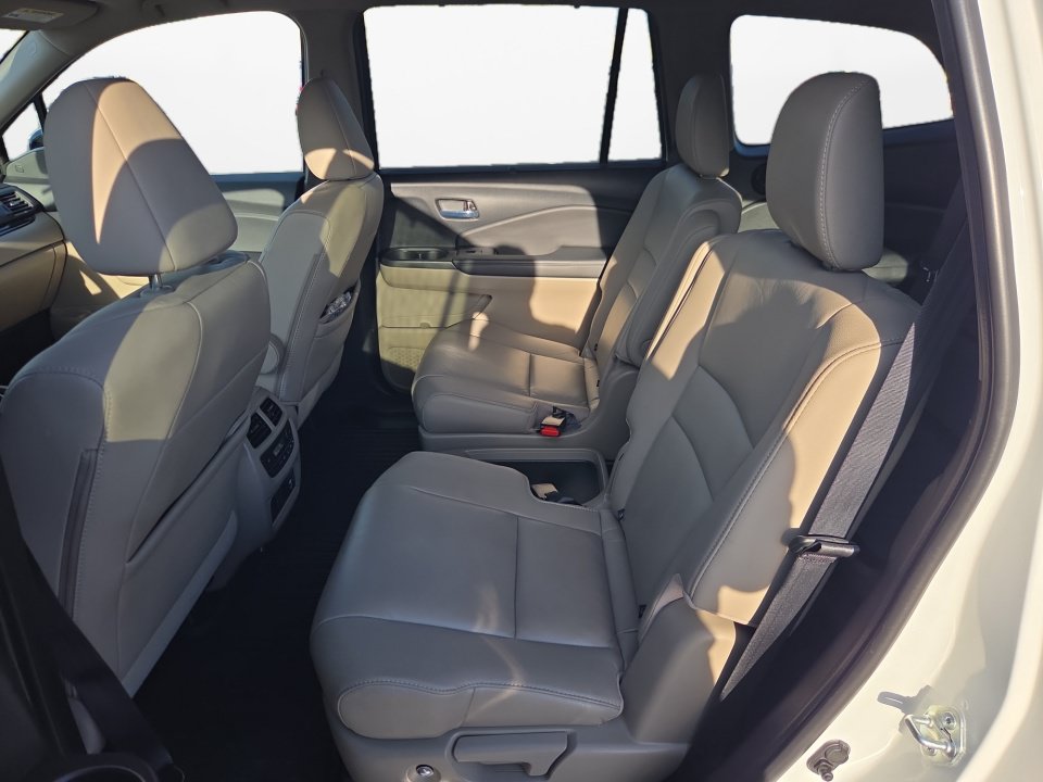 Used 2022 Honda Pilot Touring image 13