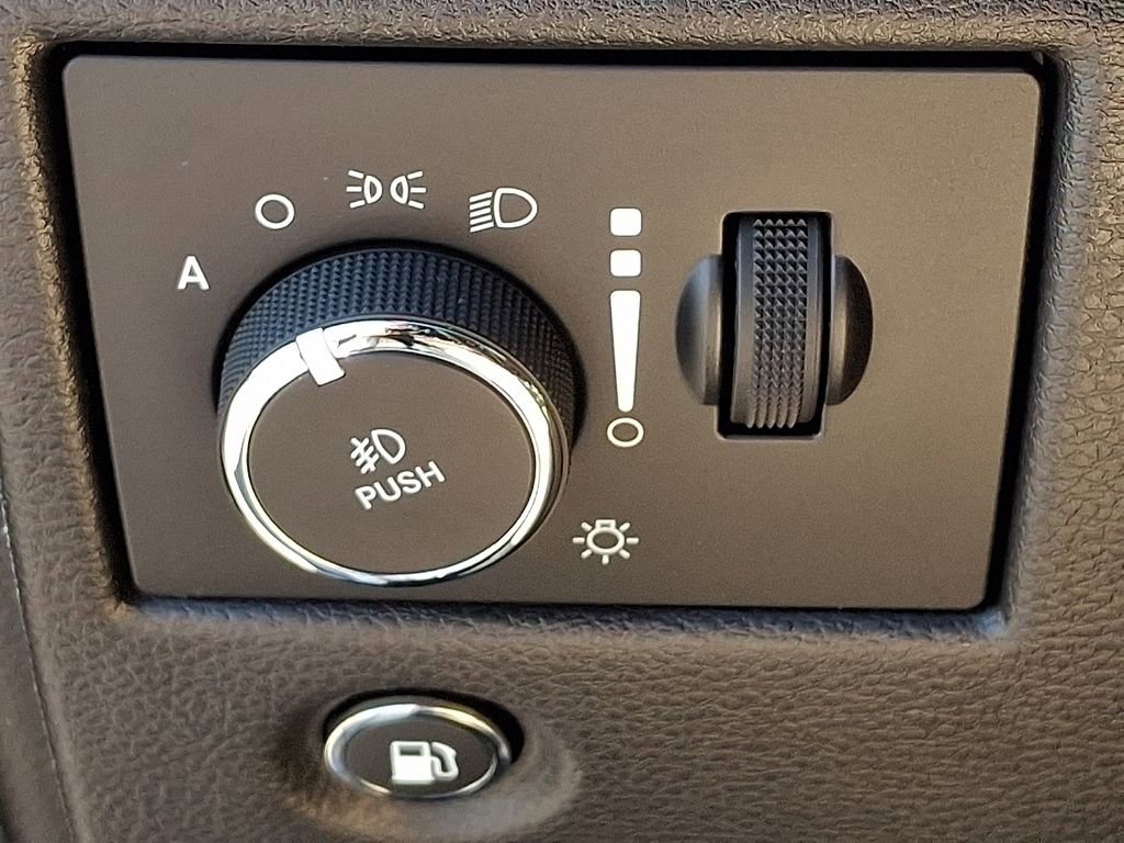 Used 2020 Jeep Grand Cherokee Limited w/ Premium Lighting Group AWD/4WD image 23