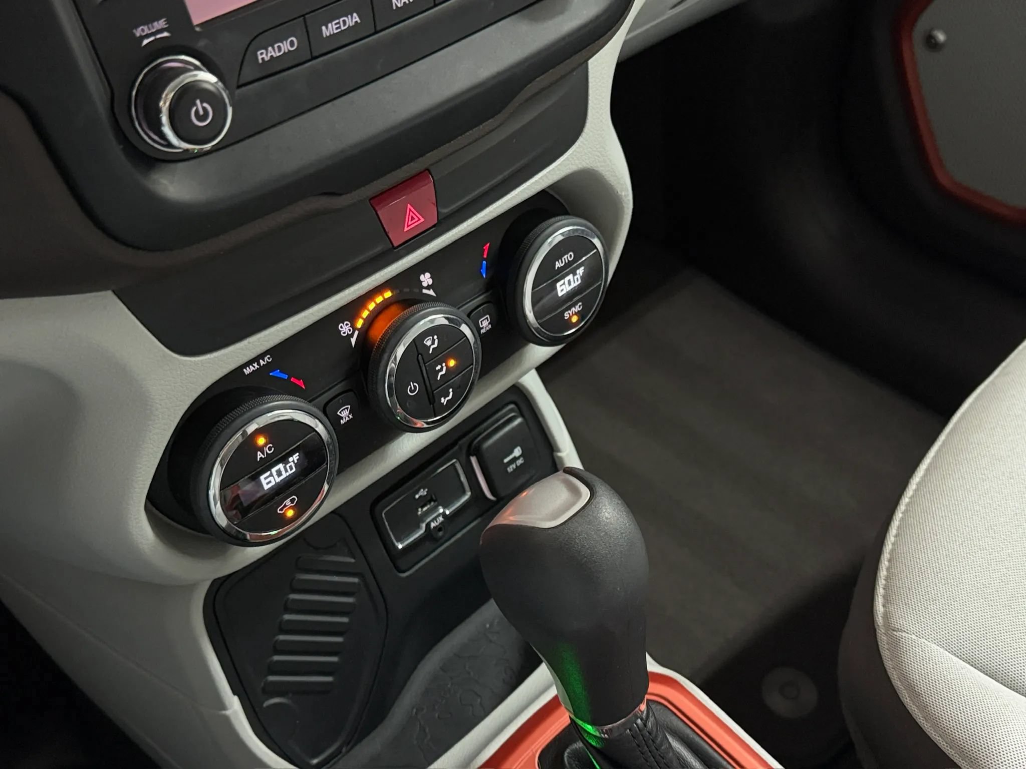 Used 2017 Jeep Renegade Latitude FWD image 72