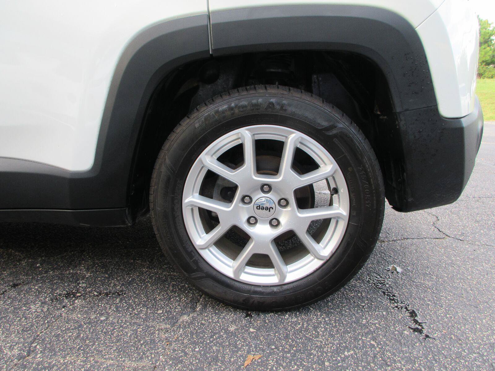 Used 2022 Jeep Renegade Sport w/ Sport Appearance Group FWD image 22