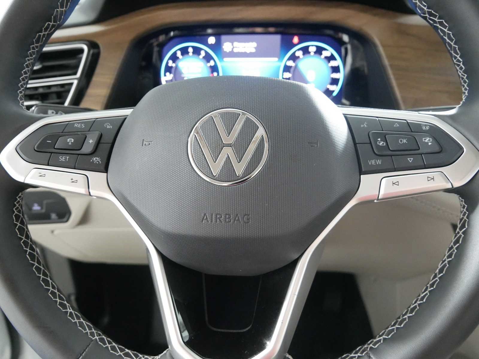 Used 2025 Volkswagen Atlas SE AWD/4WD image 25