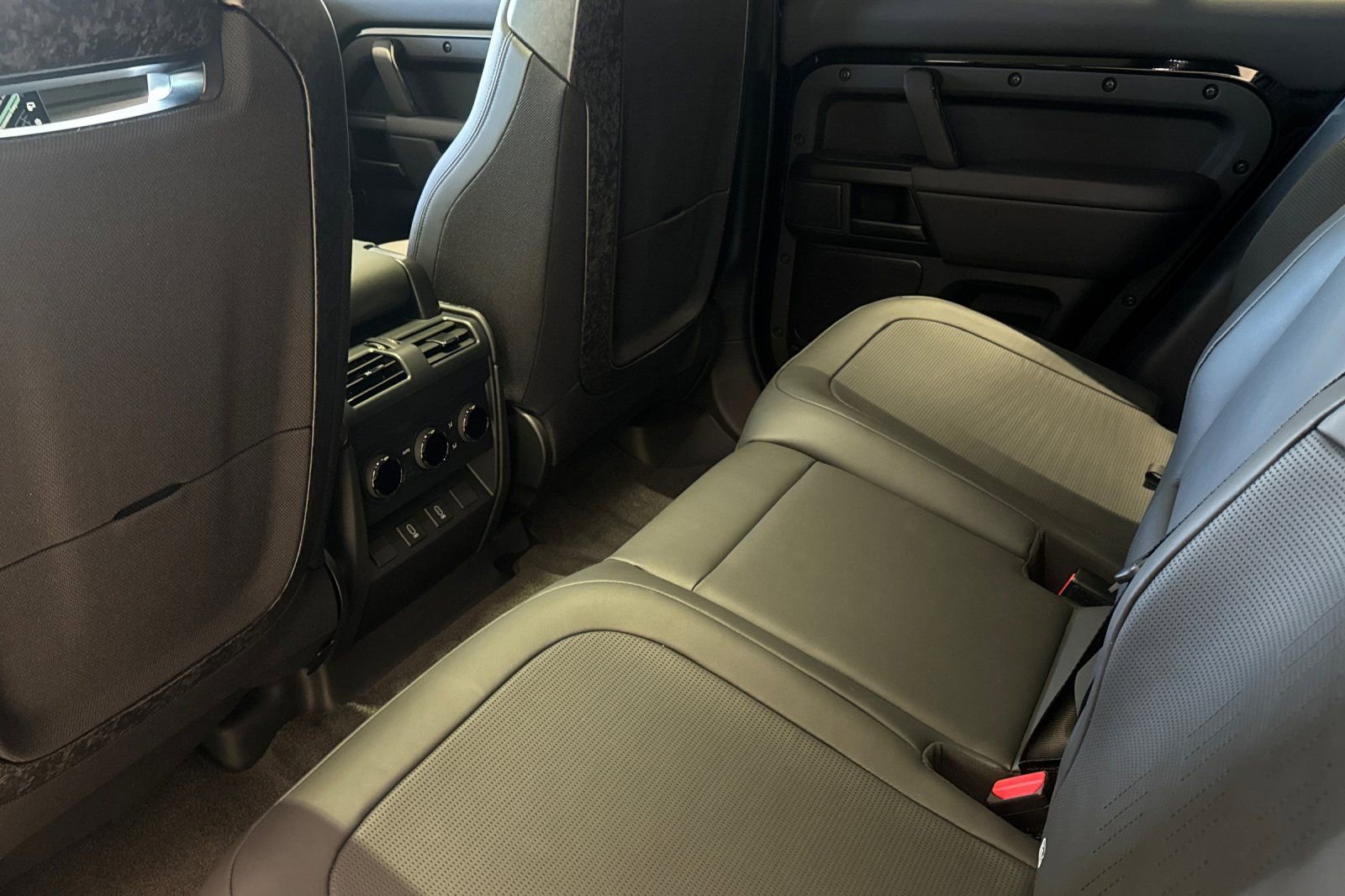 New 2026 Land Rover Defender 110 OCTA image 10