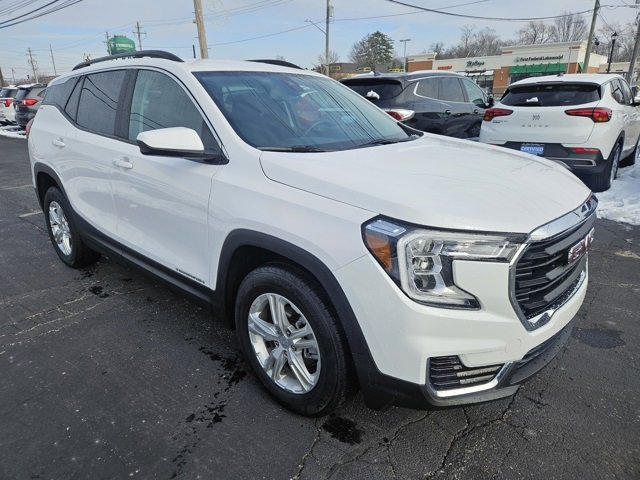 Used 2022 GMC Terrain SLE w/ Driver Convenience Package image 2