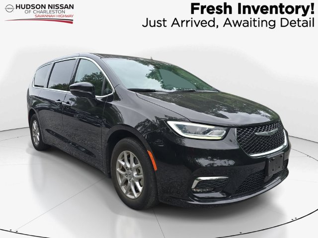 Used 2024 Chrysler Pacifica Touring-L