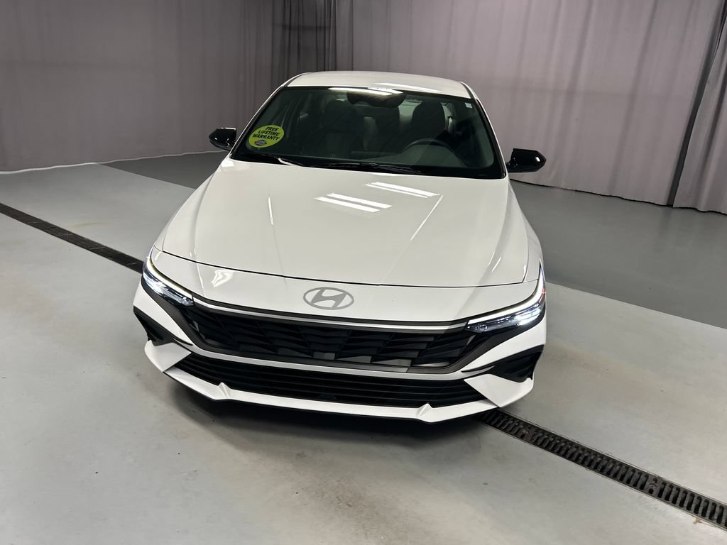 Used 2025 Hyundai Elantra Sport FWD image 2