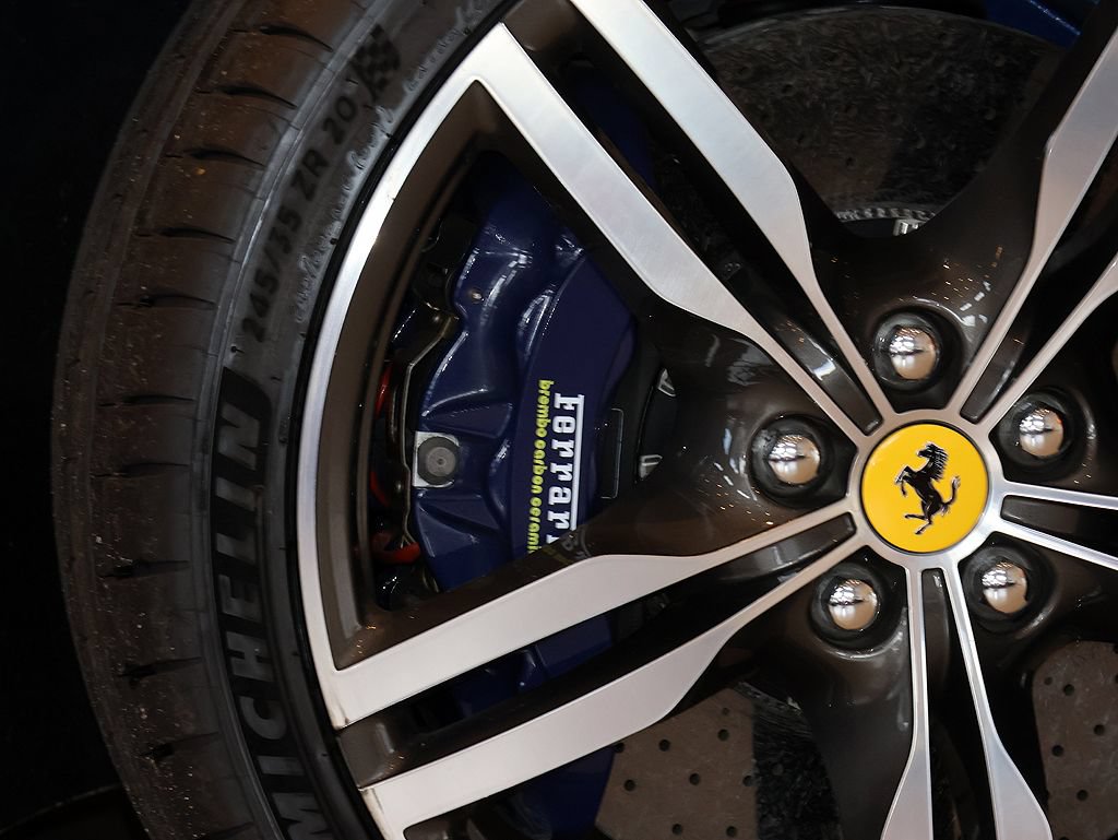 Certified 2019 Ferrari Portofino RWD image 10