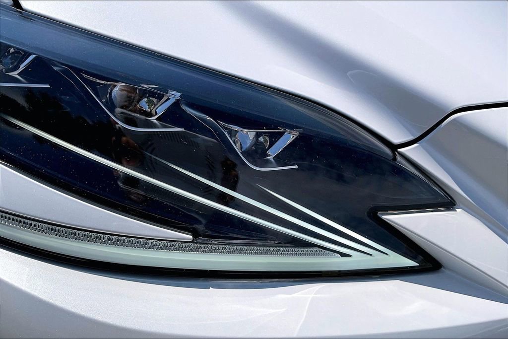 Used 2020 Lexus LS 500 w/ Interior Upgrade Package RWD image 29