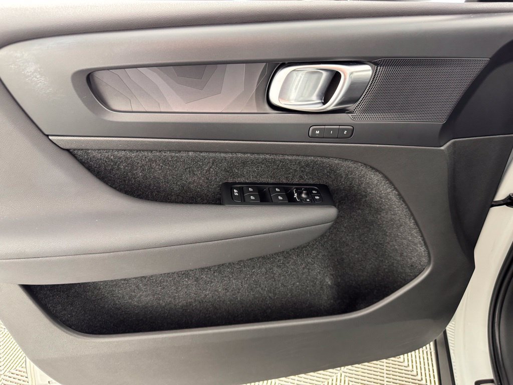 Certified 2023 Volvo C40 Recharge Core w/ Protection Package Premier AWD/4WD image 16