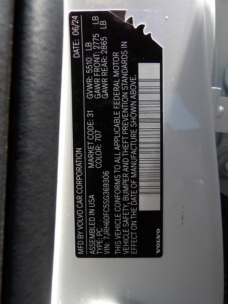 Certified 2025 Volvo S60 T8 Plus AWD/4WD image 32