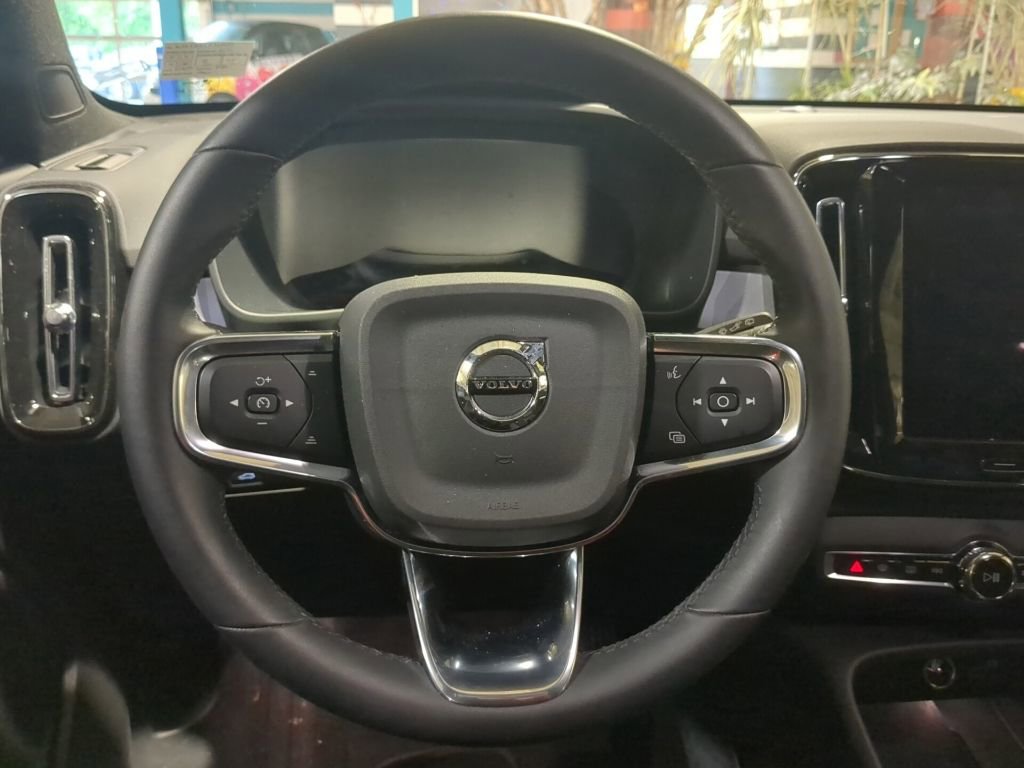 Used 2024 Volvo XC40 Recharge Plus w/ Protection Package Premier AWD/4WD image 9