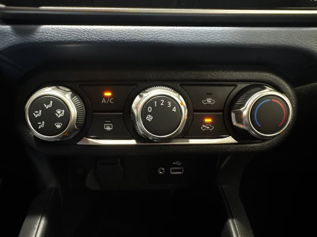 Used 2025 Nissan Versa SV w/ Trunk Package image 32