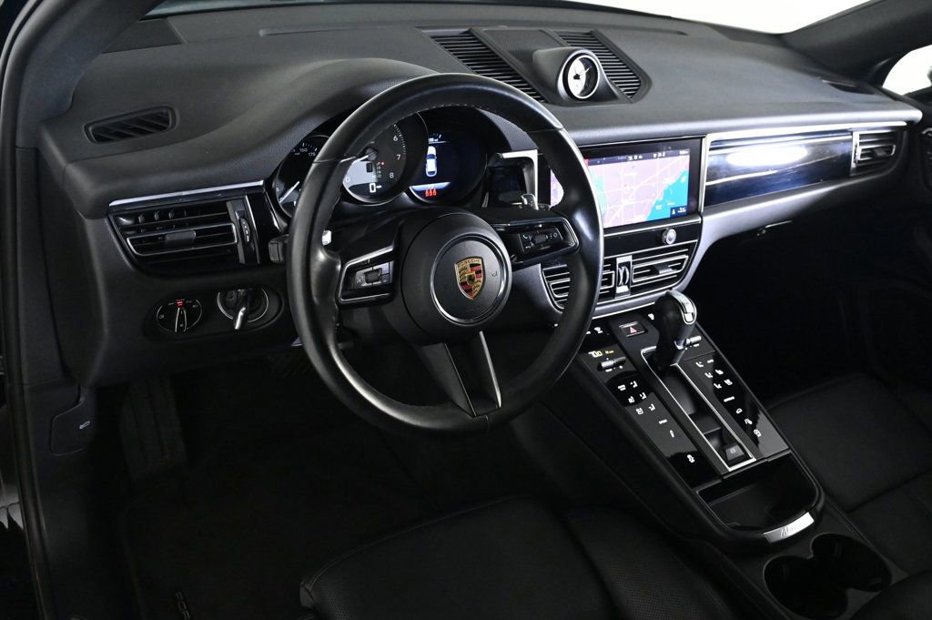 Certified 2023 Porsche Macan S image 4