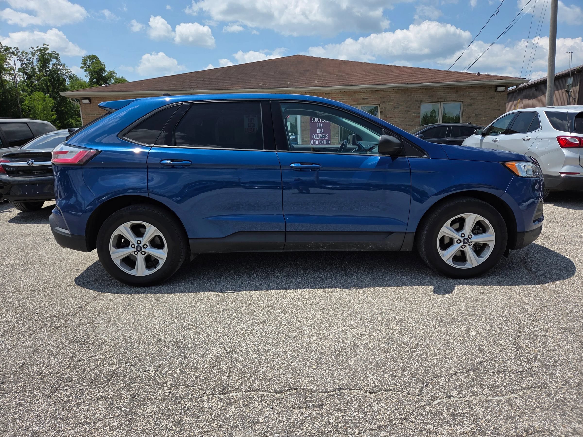 Used 2020 Ford Edge SE FWD image 3