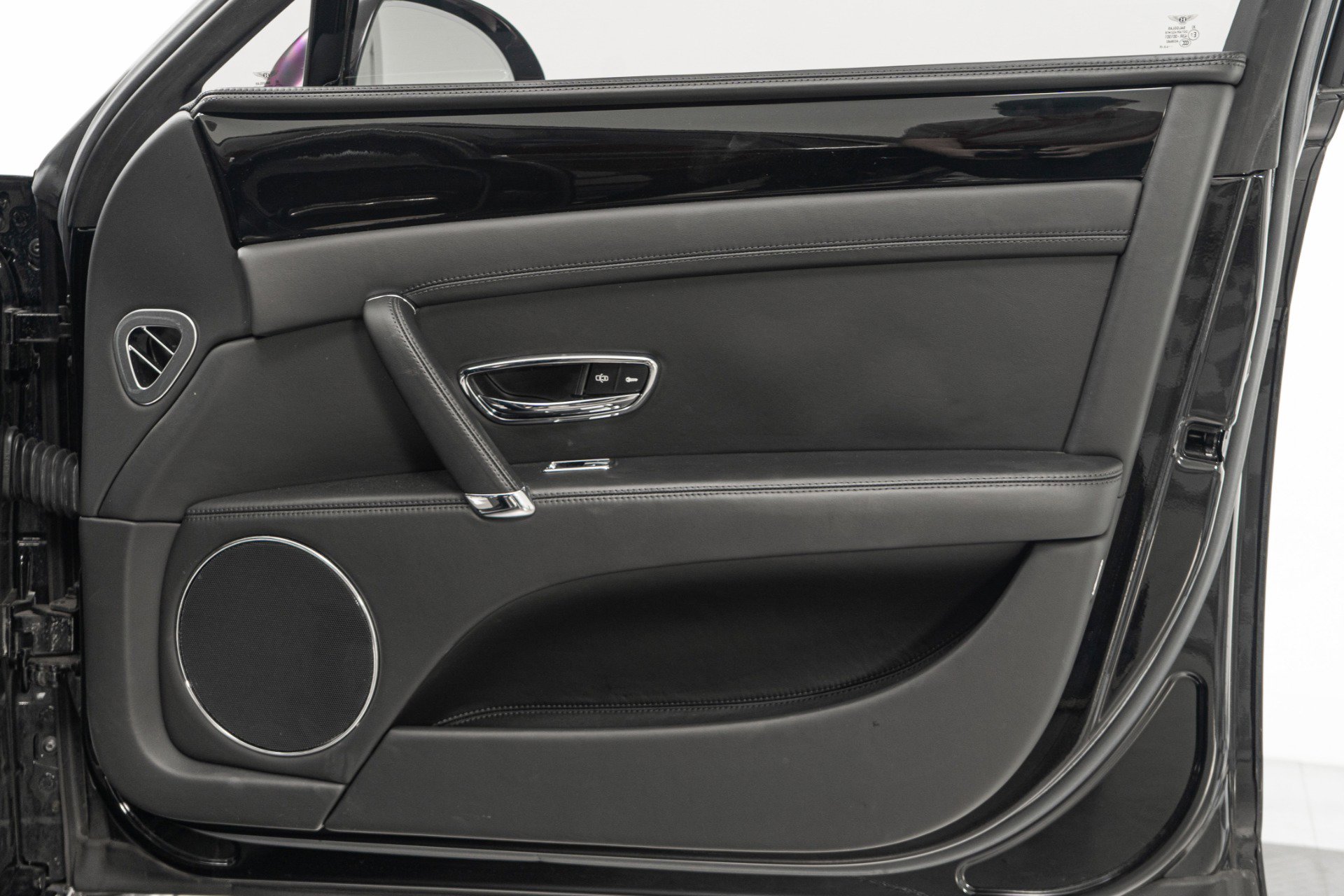 Used 2015 Bentley Flying Spur W12 image 38