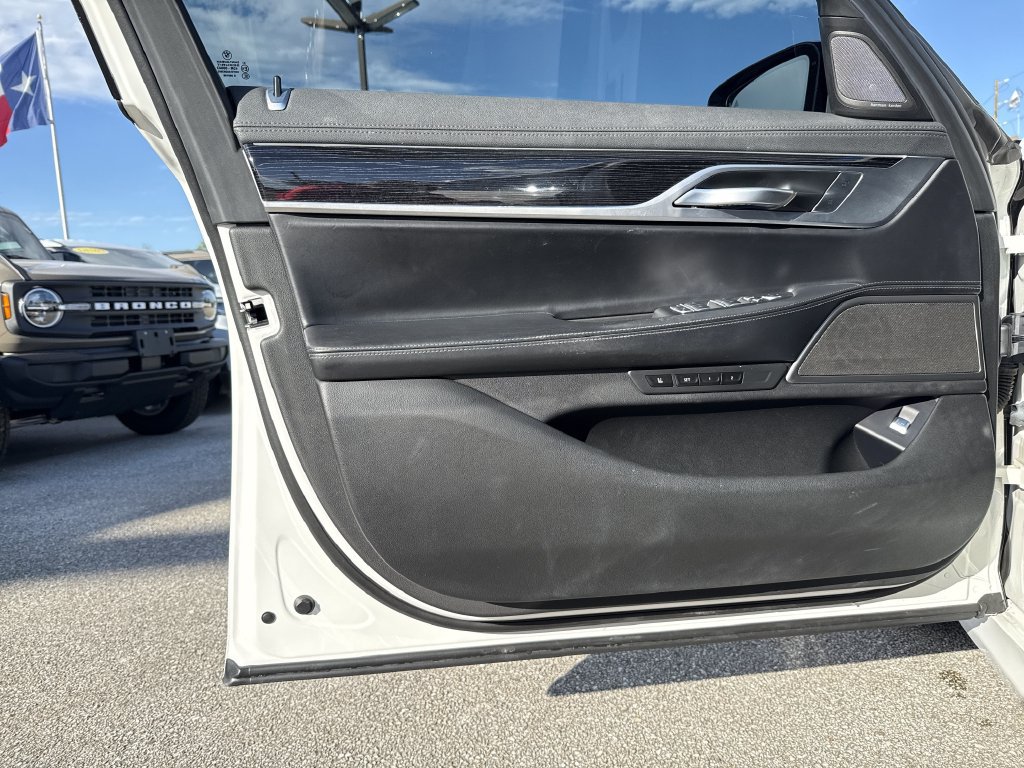 Used 2022 BMW 750i xDrive w/ M Sport Package AWD/4WD image 10