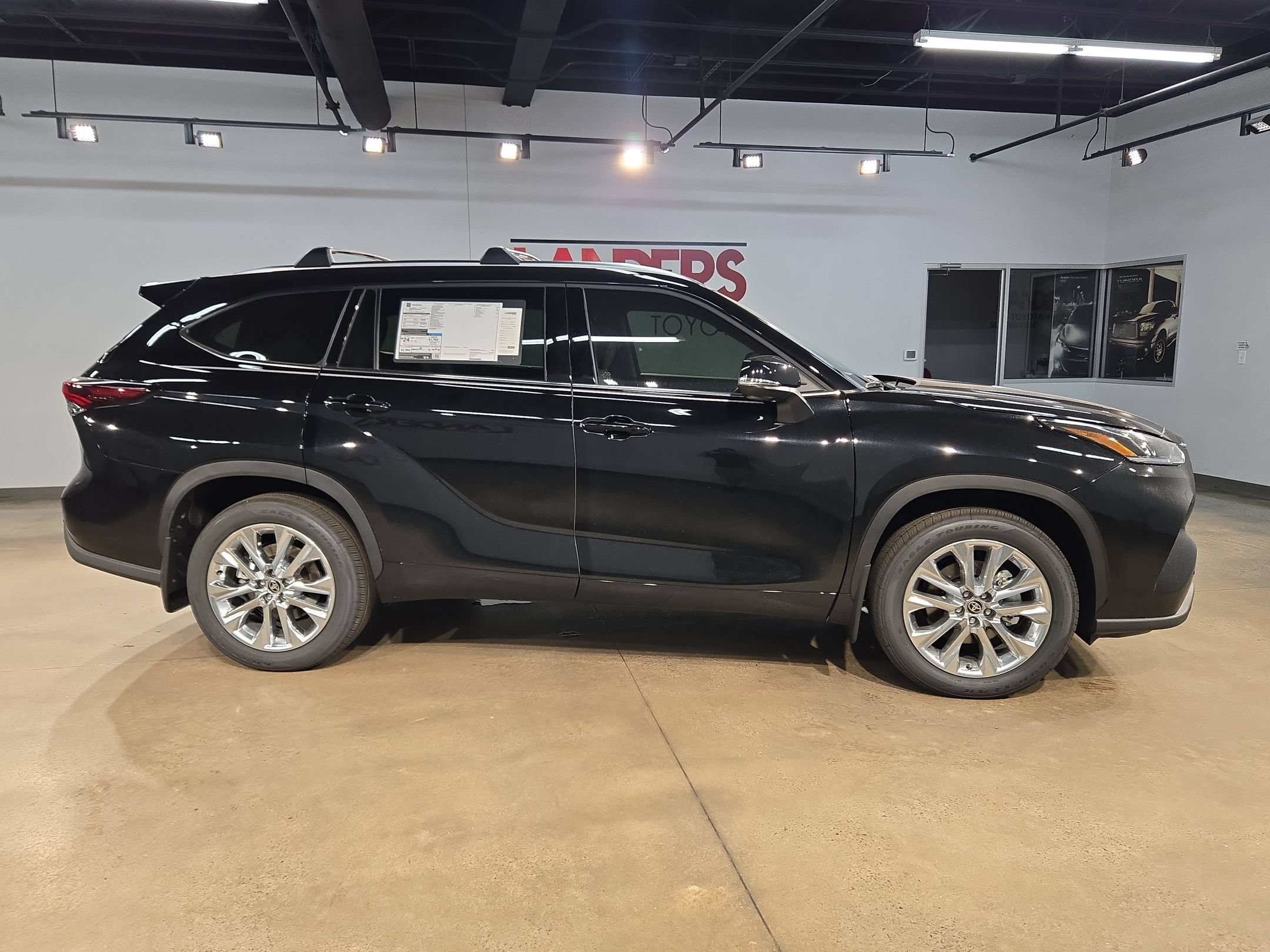 New 2026 Toyota Highlander Limited AWD/4WD image 8