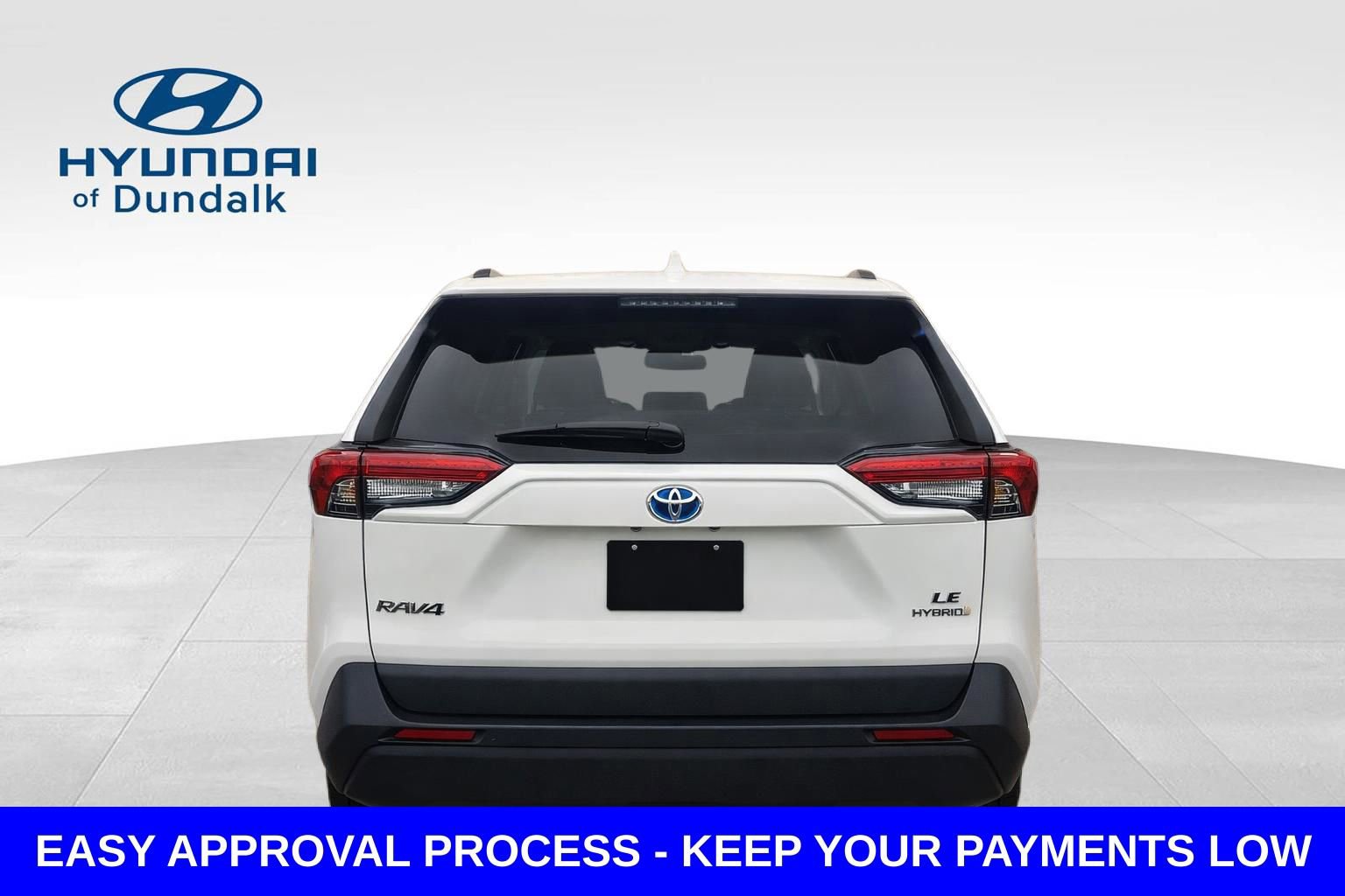 Used 2021 Toyota RAV4 LE AWD/4WD image 2