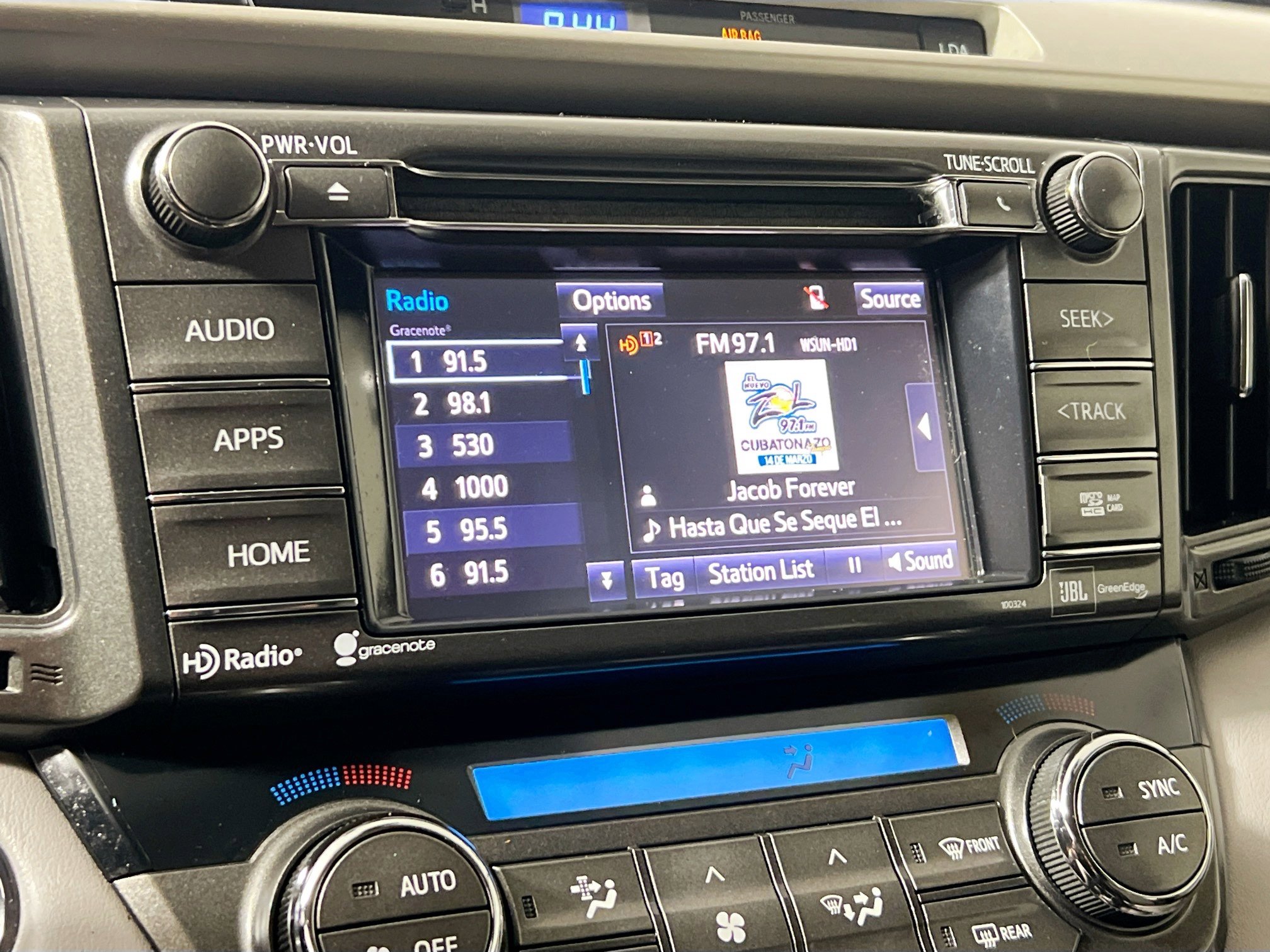 Used 2015 Toyota RAV4 Limited w/ Technology Package image 28