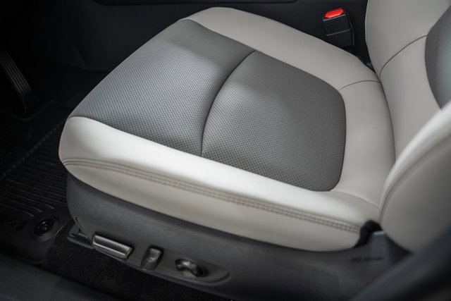 New 2025 Toyota RAV4 Limited image 37