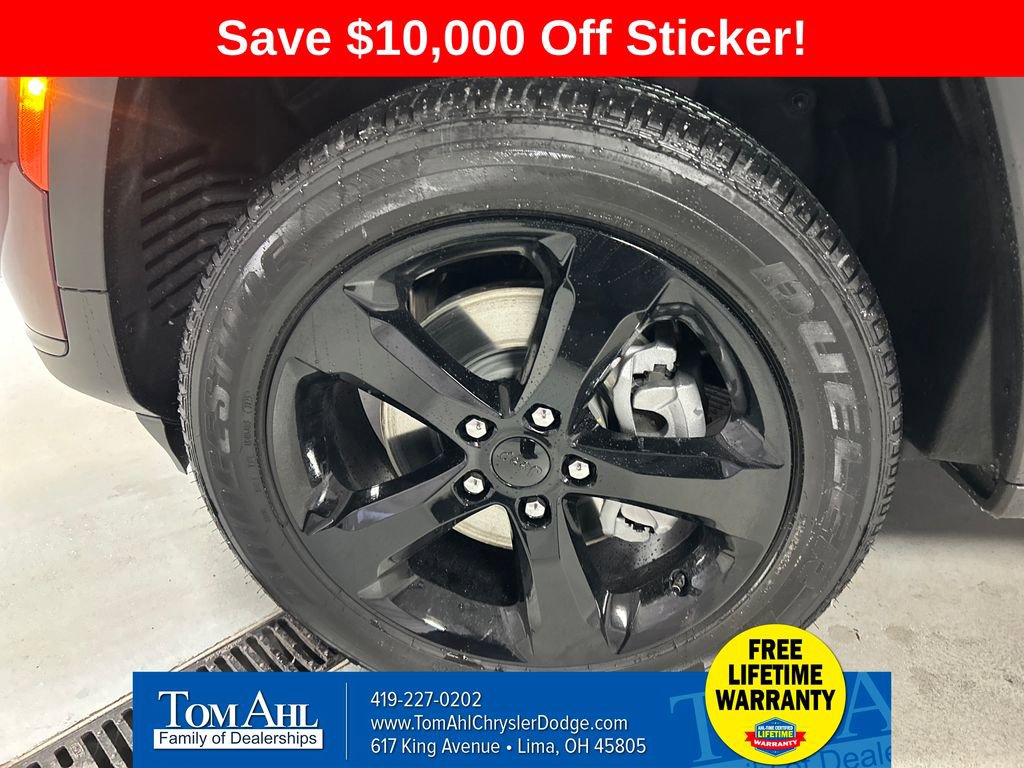 New 2025 Jeep Grand Cherokee L Laredo image 9