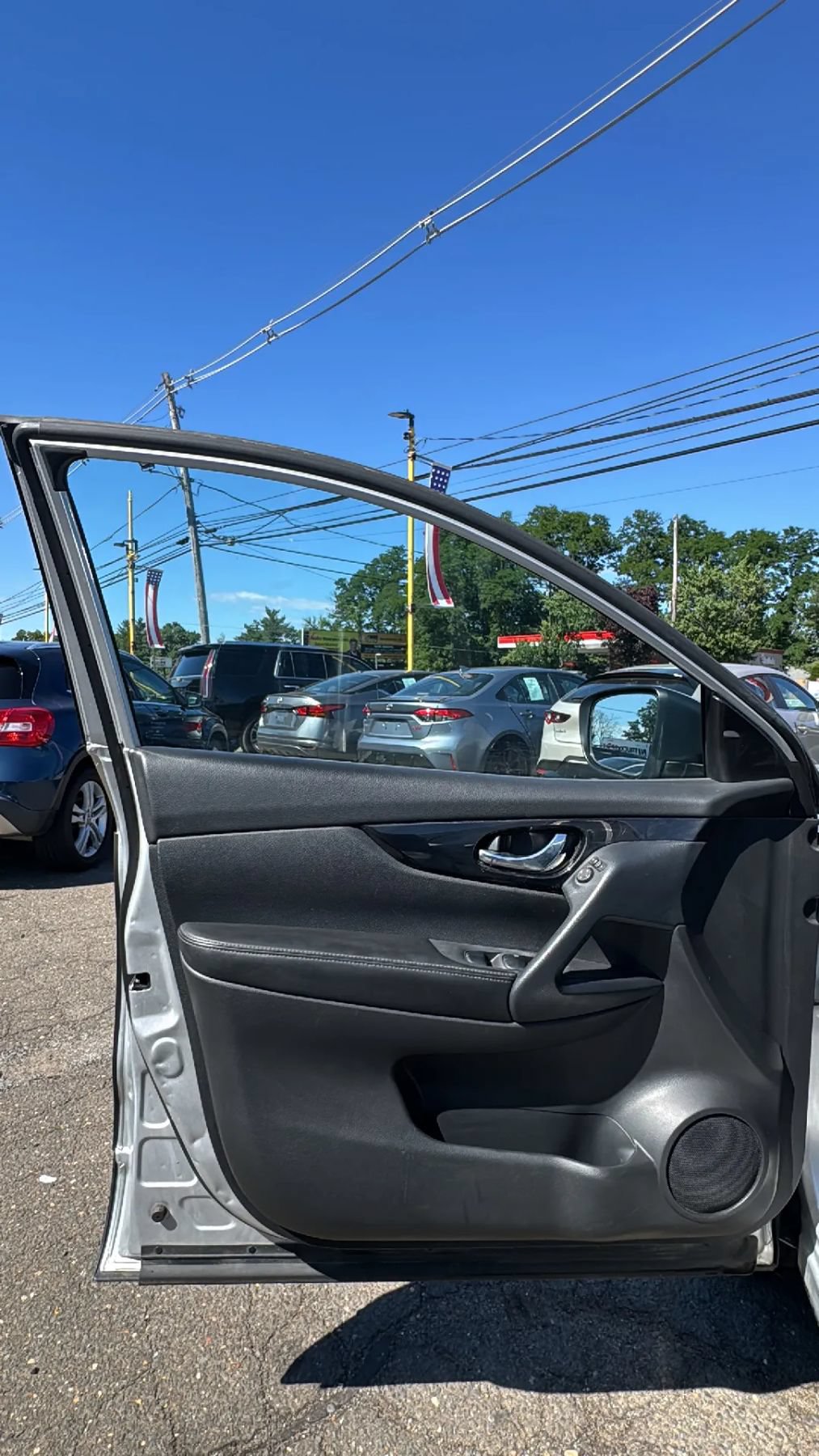 Used 2022 Nissan Rogue Sport SV AWD/4WD image 9