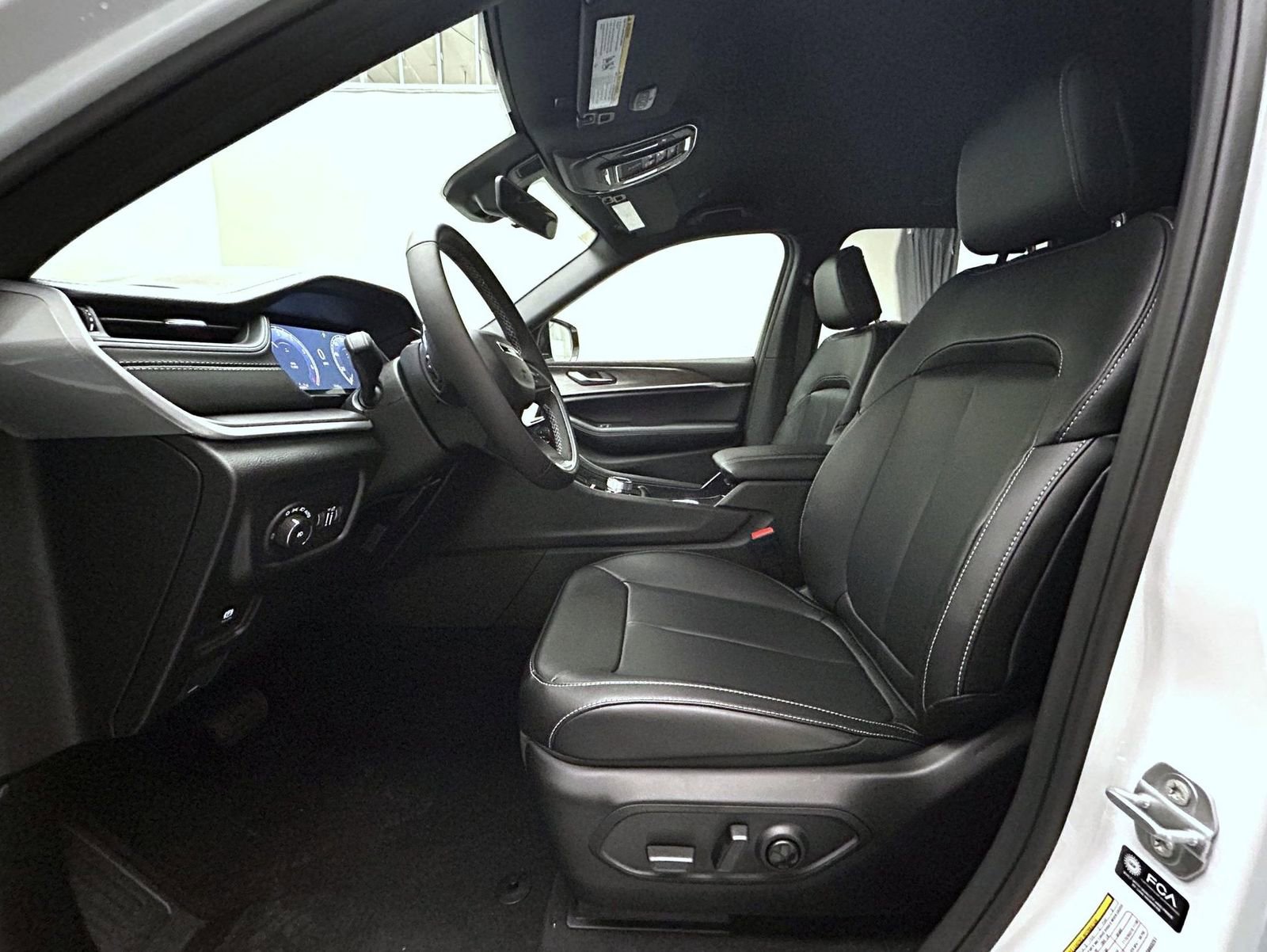 New 2025 Jeep Grand Cherokee Limited image 10