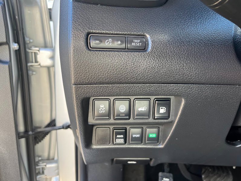 Used 2020 Nissan Rogue SV image 9
