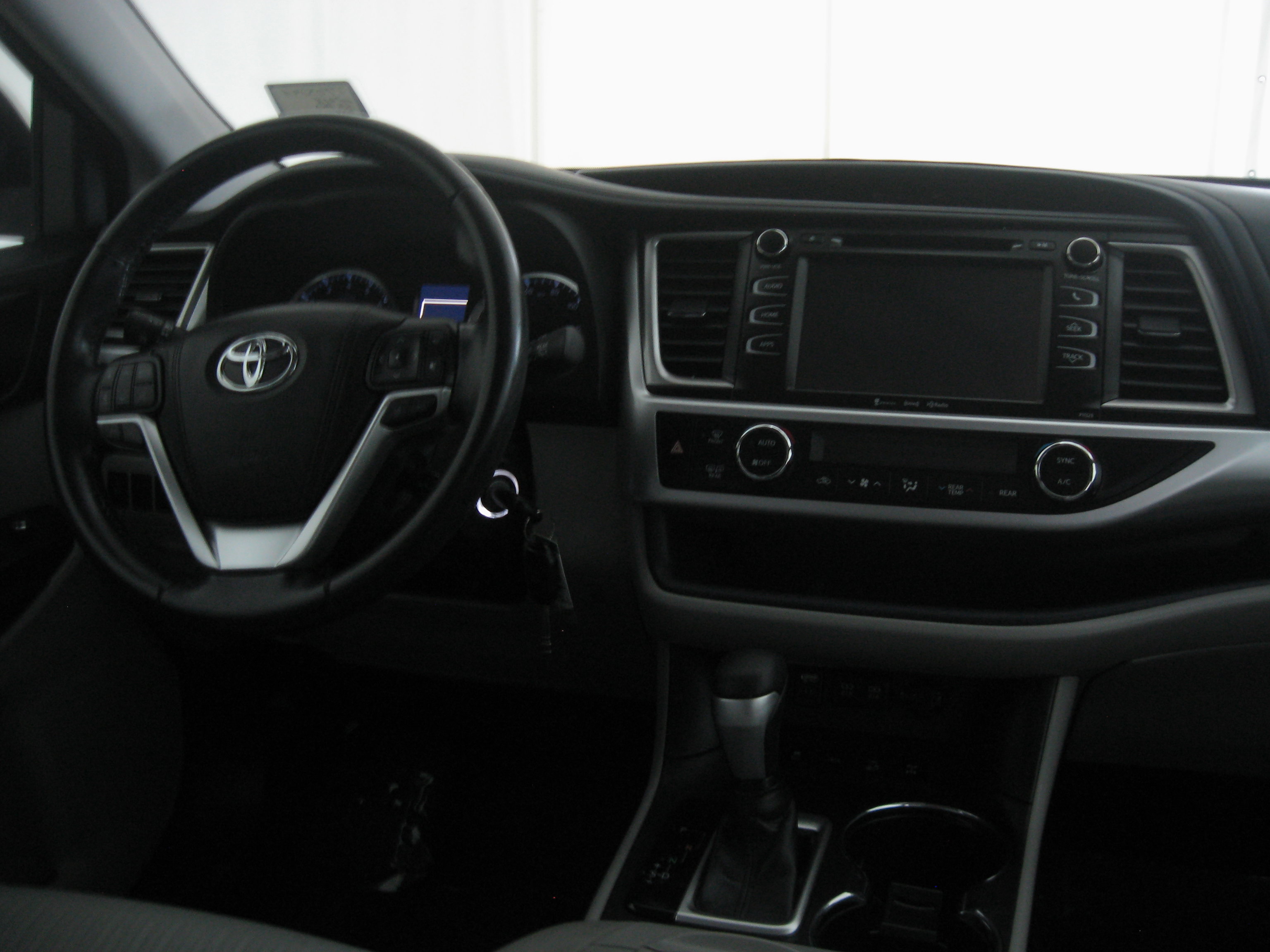 Used 2018 Toyota Highlander Plus image 2
