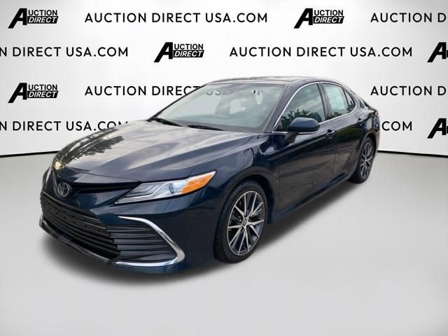Used 2021 Toyota Camry XLE FWD image 1