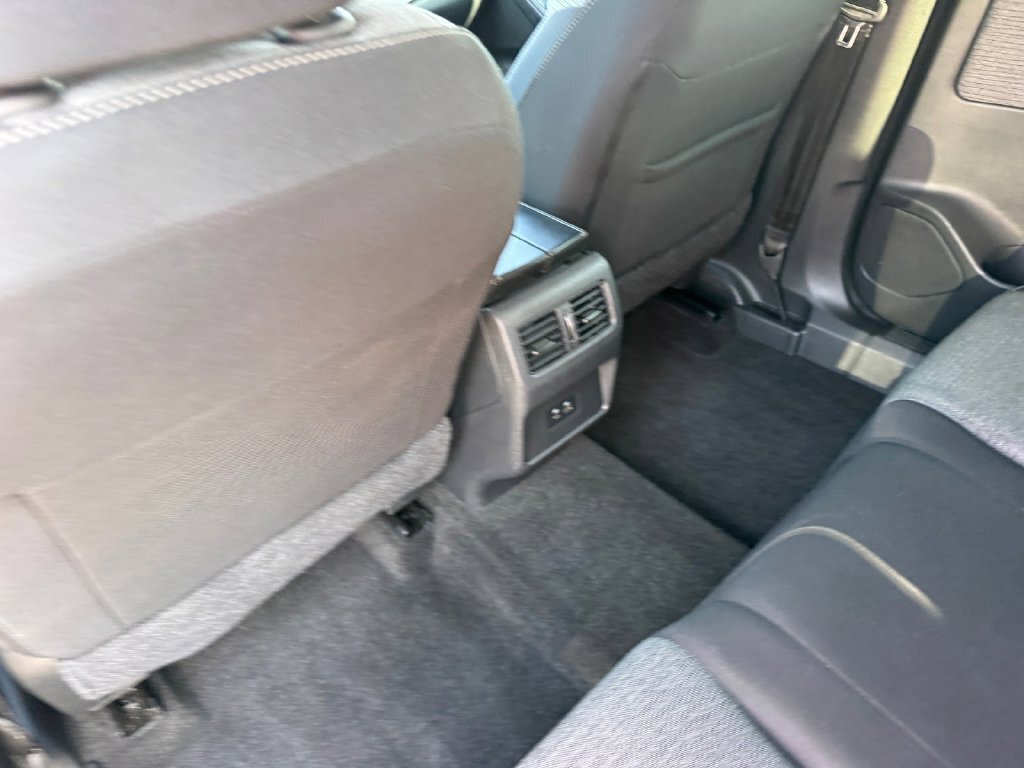 Used 2023 Nissan Rogue SV FWD image 17