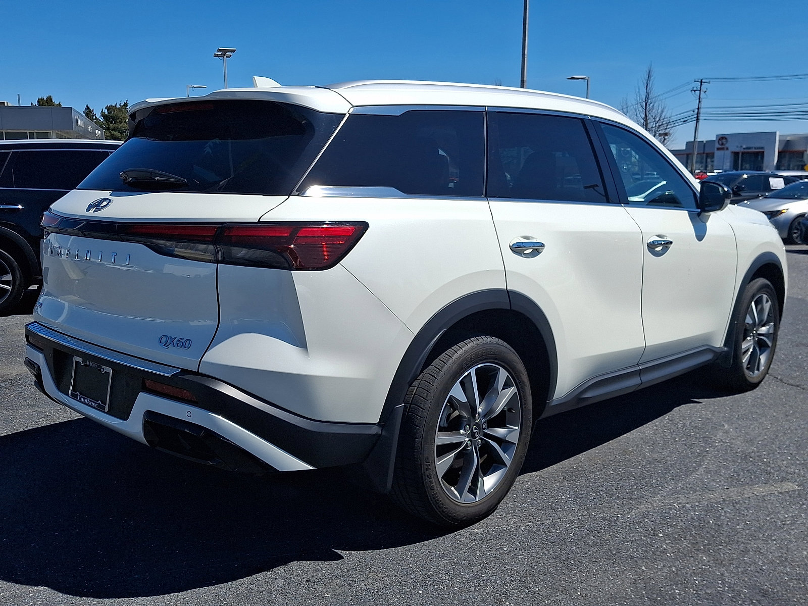 Certified 2023 INFINITI QX60 Luxe w/ Cargo Package image 6