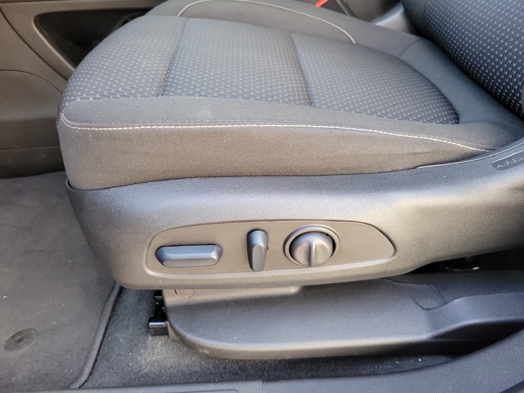 Used 2023 GMC Acadia SLE w/ Driver Convenience Package FWD image 21