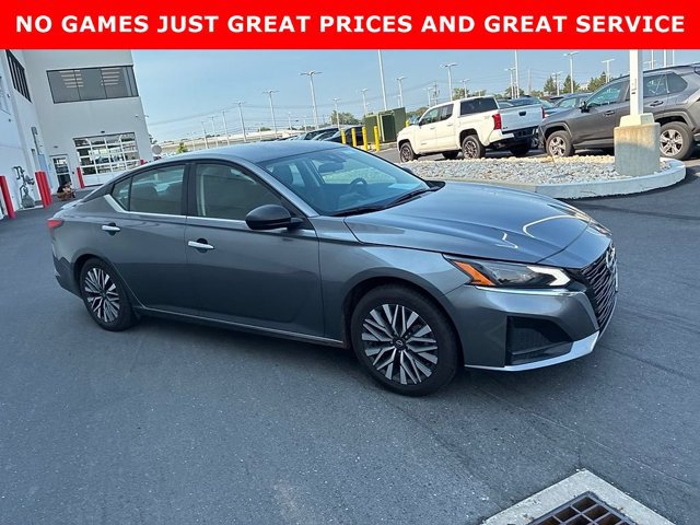 Used 2024 Nissan Altima 2.5 SV FWD image 2