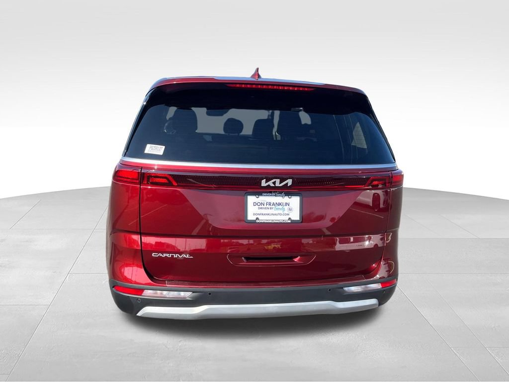 Used 2023 Kia Carnival EX FWD image 4