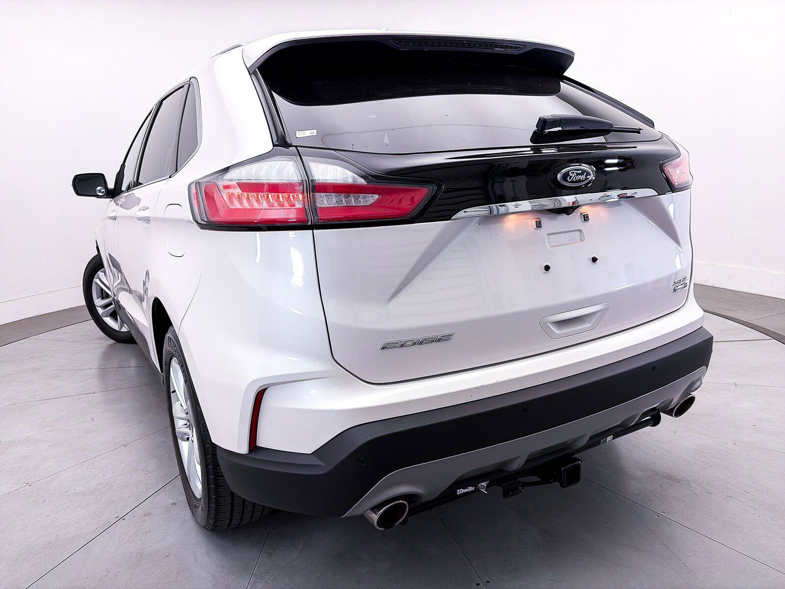 Used 2019 Ford Edge SEL w/ Cold Weather Package AWD/4WD image 4