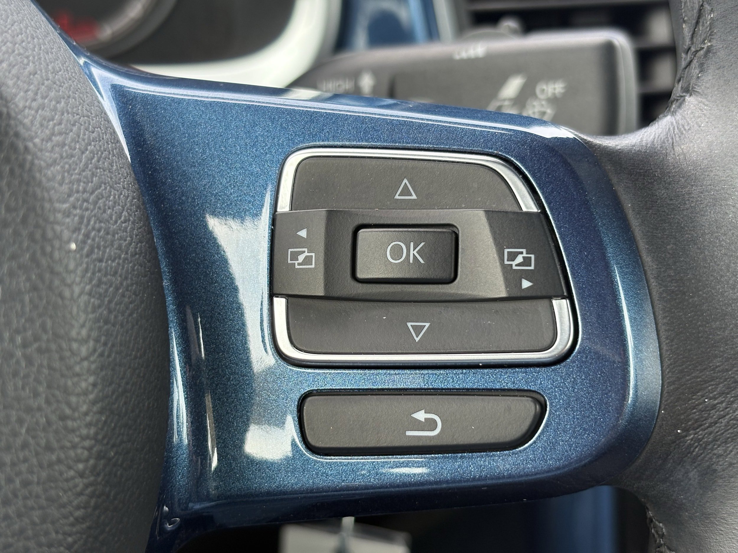 Used 2019 Volkswagen Beetle 2.0T S FWD image 13