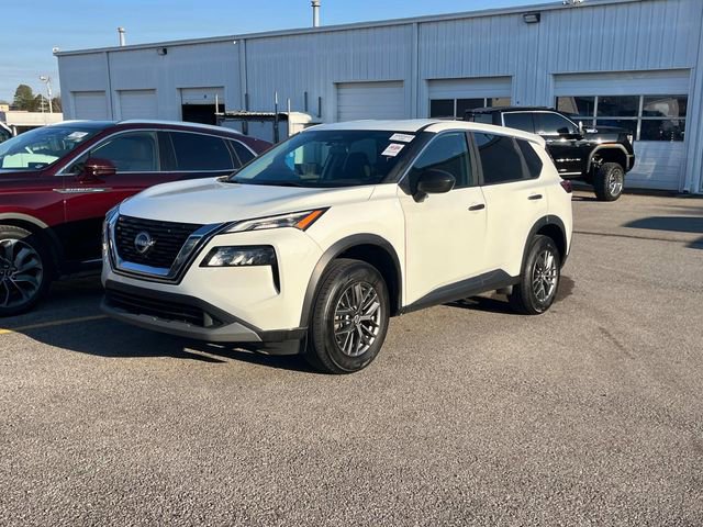 Used 2023 Nissan Rogue S image 5