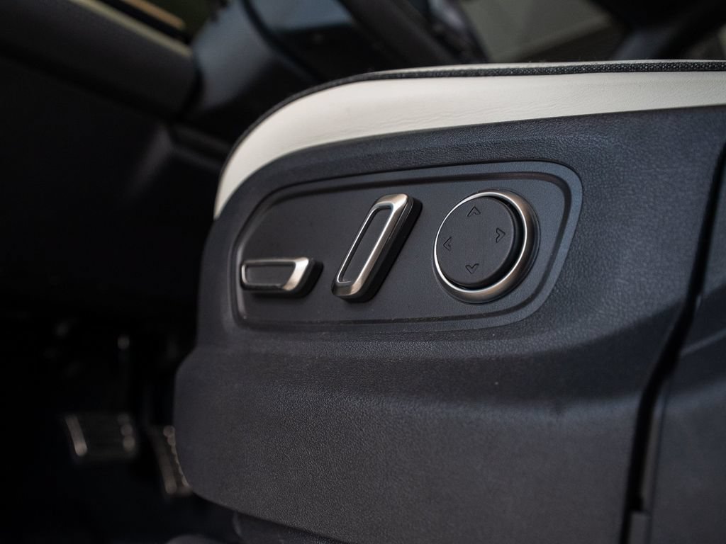 Used 2025 Rivian R1S Premium Dual AWD/4WD image 14