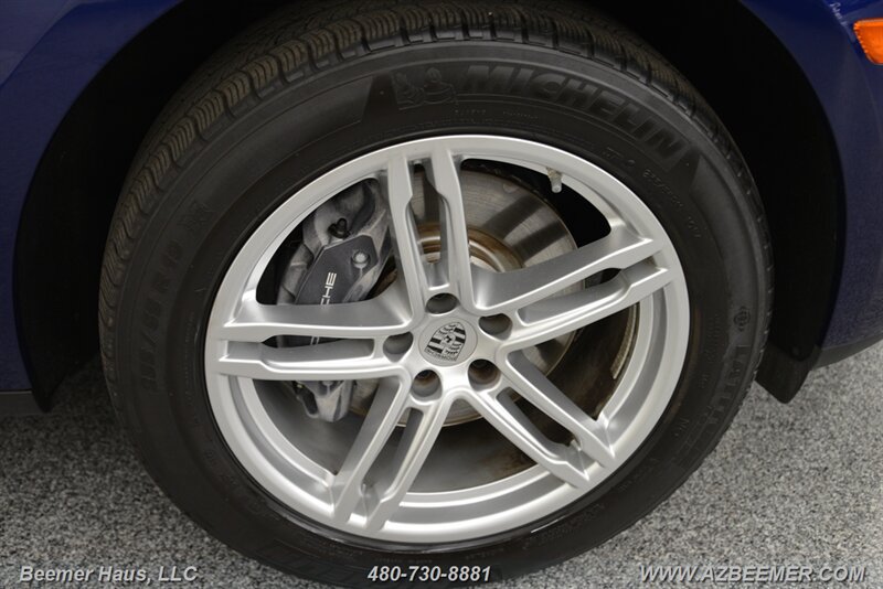 Used 2023 Porsche Macan AWD/4WD image 44