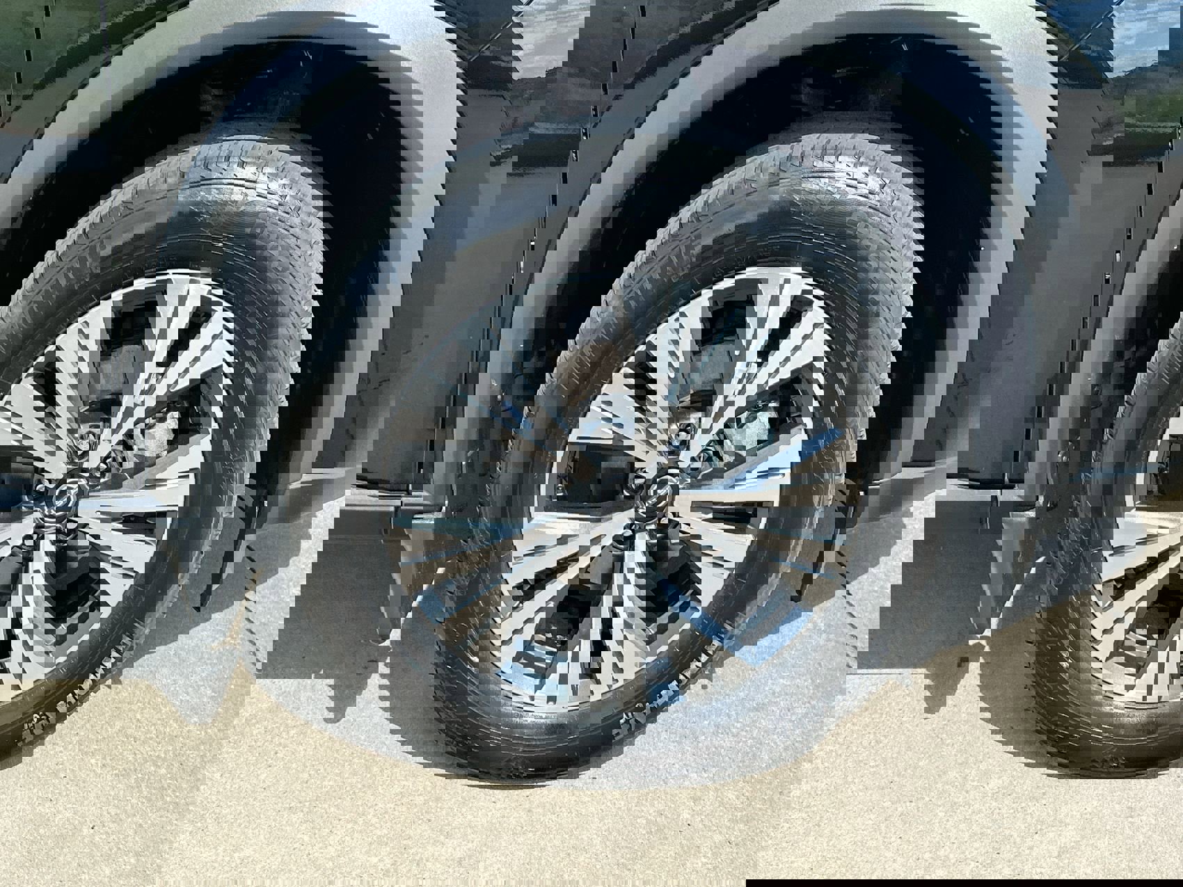 Used 2023 Nissan Rogue SV image 10