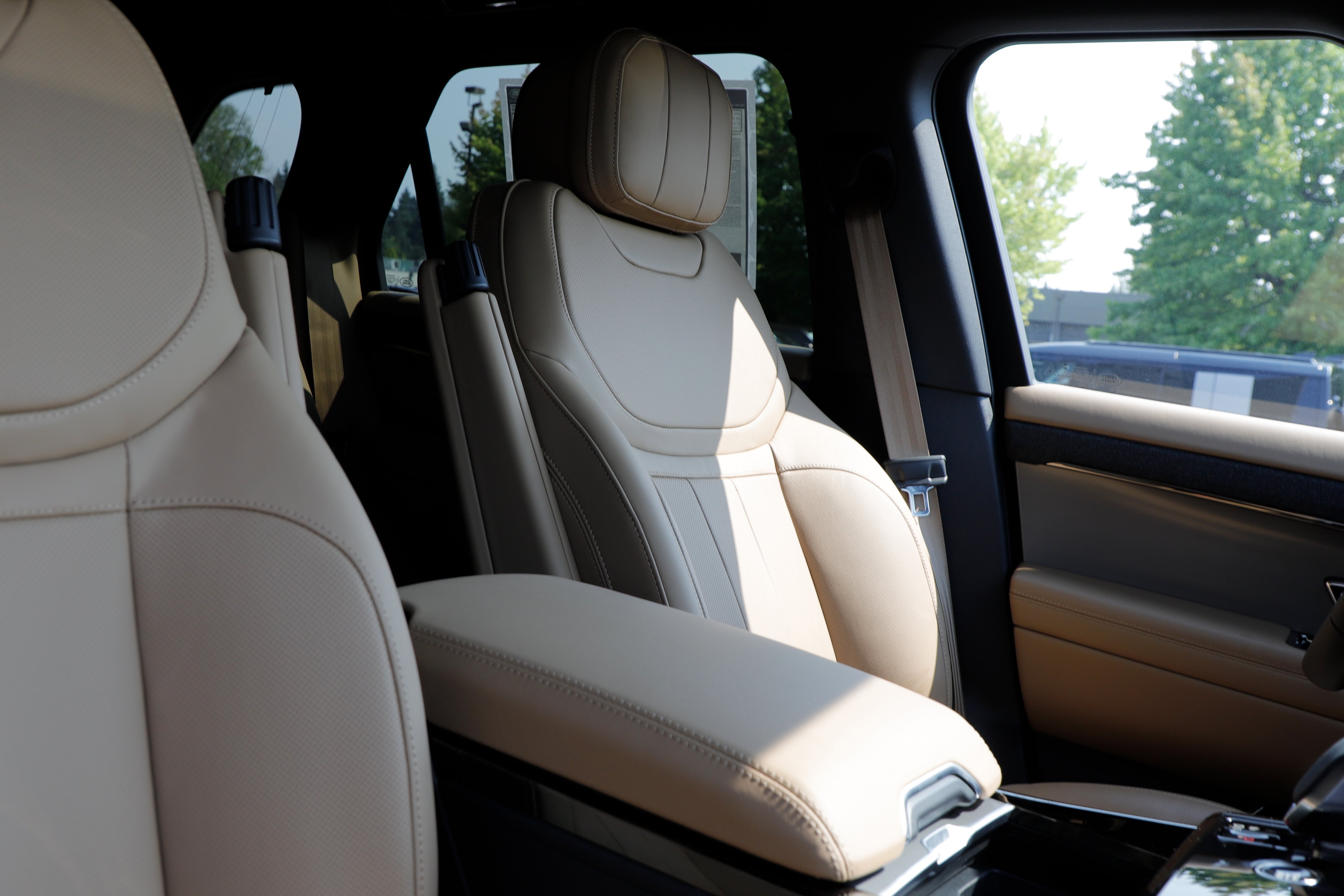 New 2026 Land Rover Range Rover Sport SE AWD/4WD image 12