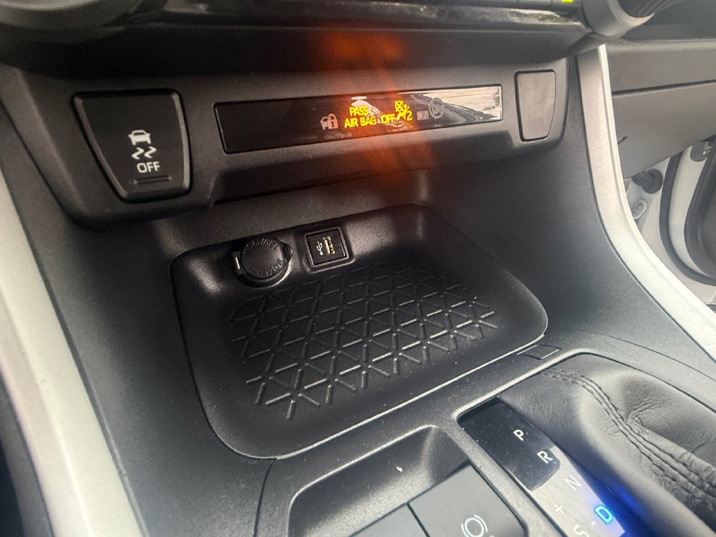 Used 2025 Toyota RAV4 XLE AWD/4WD image 19