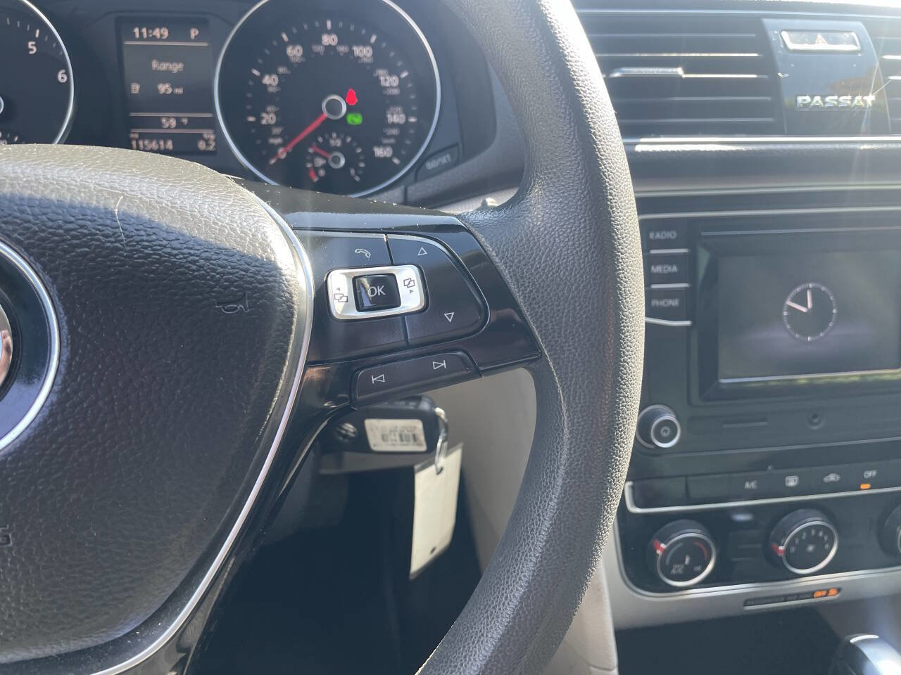 Used 2018 Volkswagen Passat 2.0T S FWD image 23