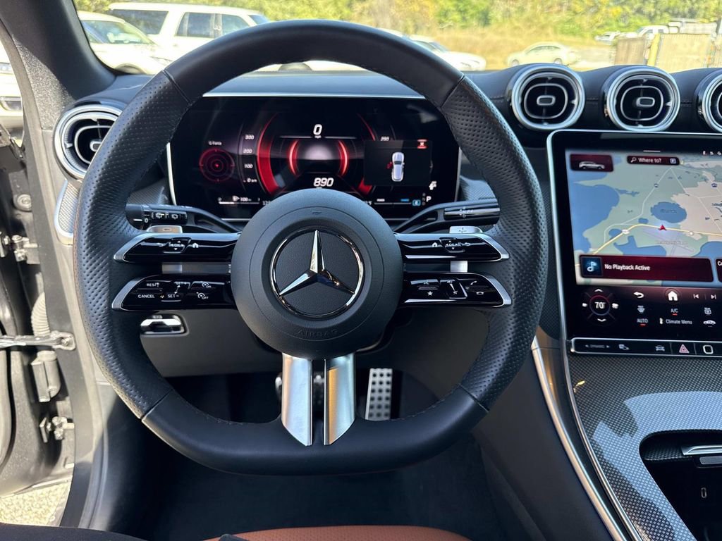 Used 2025 Mercedes-Benz GLC 300 4MATIC image 26