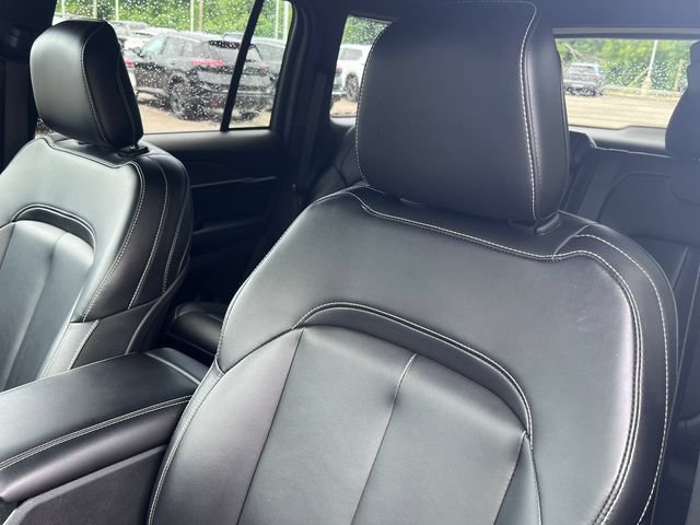 Used 2024 Jeep Grand Cherokee Limited AWD/4WD image 11