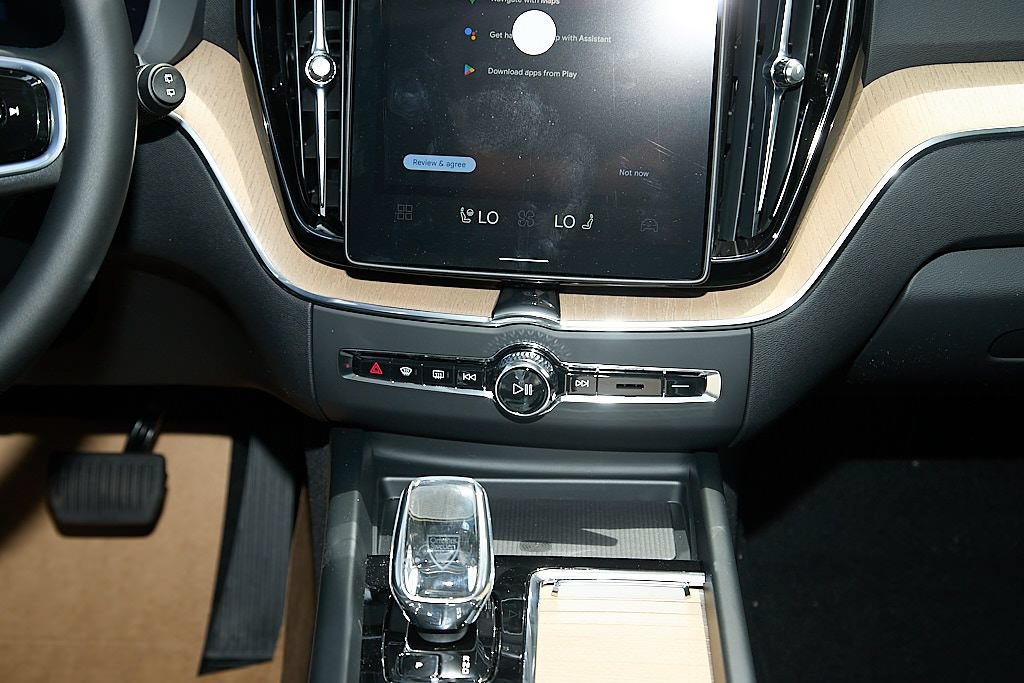 New 2026 Volvo XC60 T8 Plus w/ Protection Package Premier AWD/4WD image 26