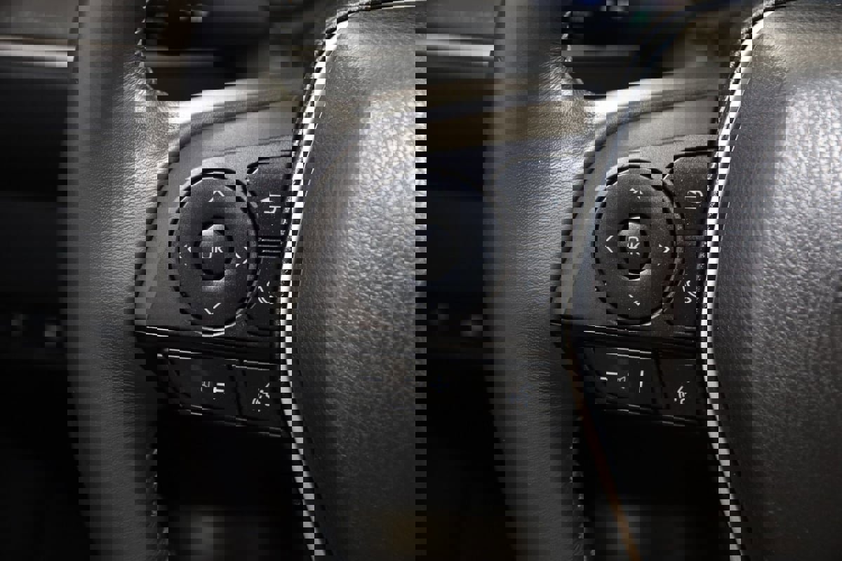 Used 2023 Toyota Venza XLE image 31