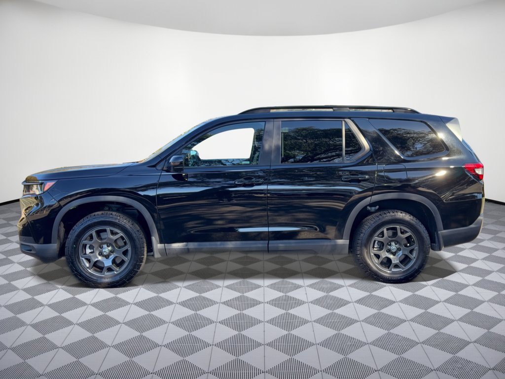 Certified 2025 Honda Pilot TrailSport image 2