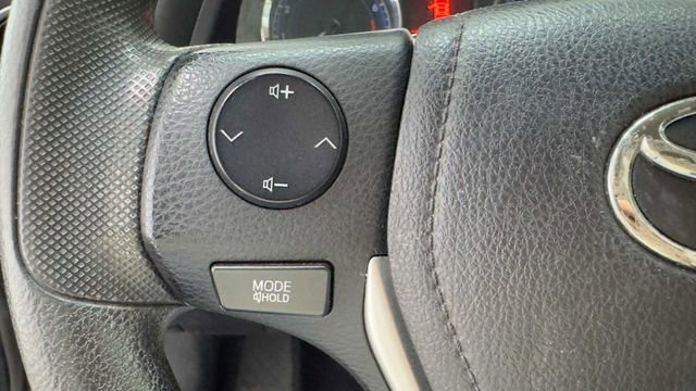 Used 2018 Toyota Corolla LE FWD image 24