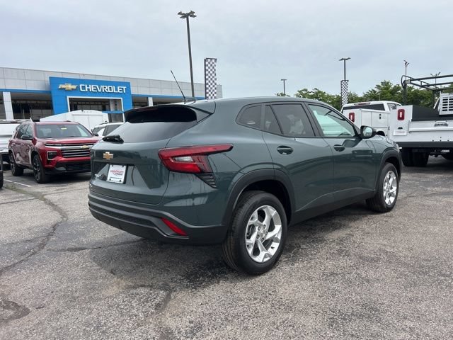 New 2026 Chevrolet Trax LS w/ LS Convenience Package FWD image 3